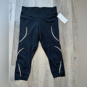 Lululemon Base Pace High-Rise Reflective Crop 23" in Black Size 14